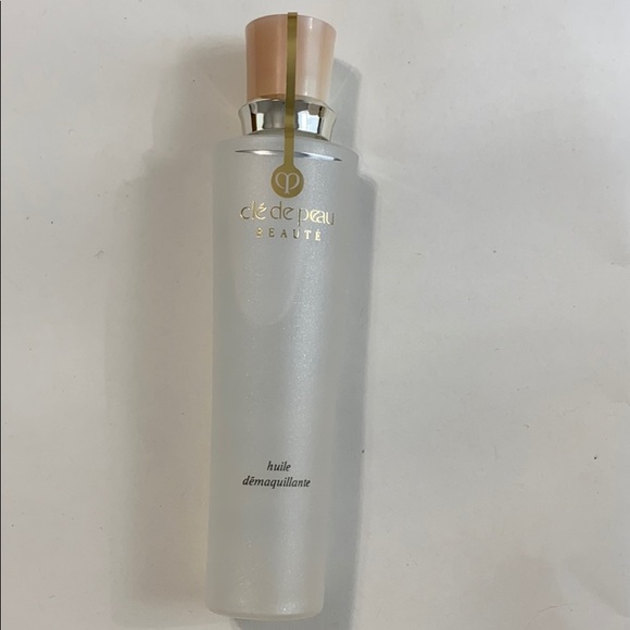 Cle de peau - deep cleansing oil - Picture 2 of 3